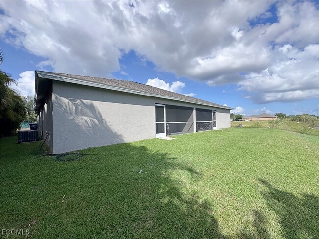 Building Photo - 2046 NE 6th St