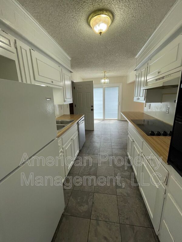 Building Photo - 2907 S 67th E Ave