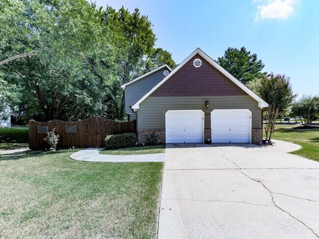 Building Photo - 2200 Heritage Trace View