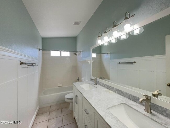 Building Photo - 3876 Camino del Vara