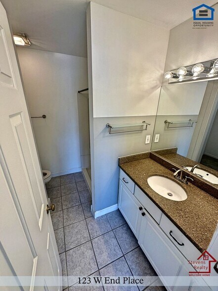 Building Photo - 123 West End Pl