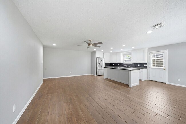 Building Photo - 7019 Oak Bough Dr