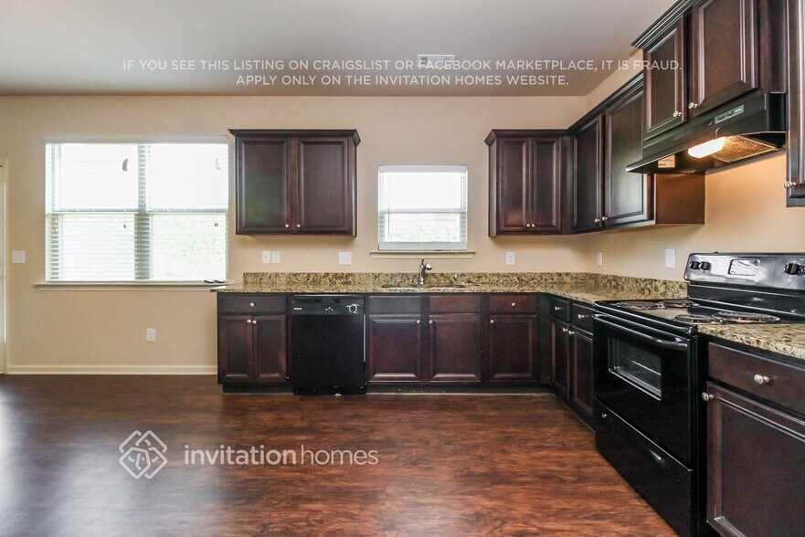 Building Photo - 3670 Brookhollow Dr