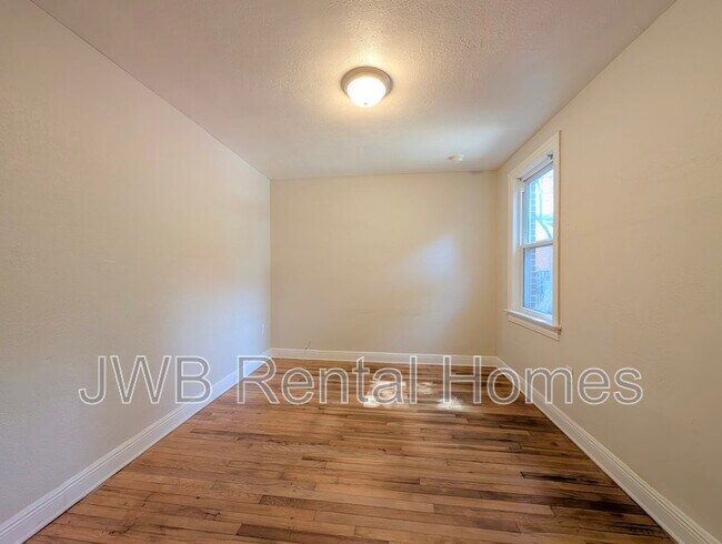 Building Photo - 44 W 55th St