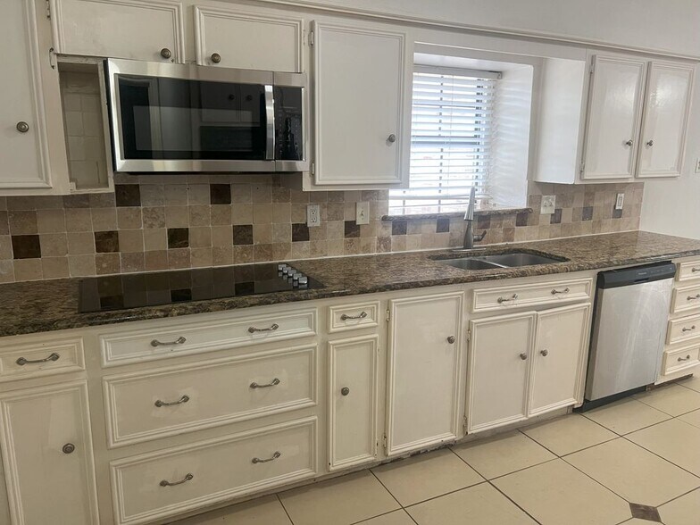 Building Photo - 3813 Whiterock Trail