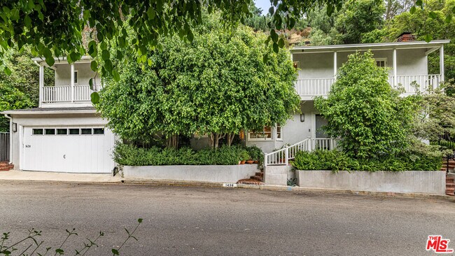 Building Photo - 1438 San Ysidro Dr