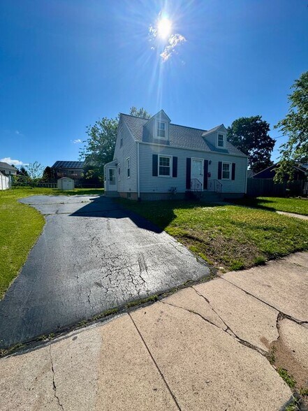 Primary Photo - 17 Westview St