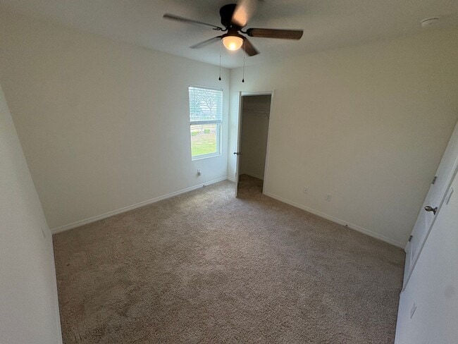 Building Photo - 4 Bed 2.5 Bath Mt Dora Home - Solar Energy!