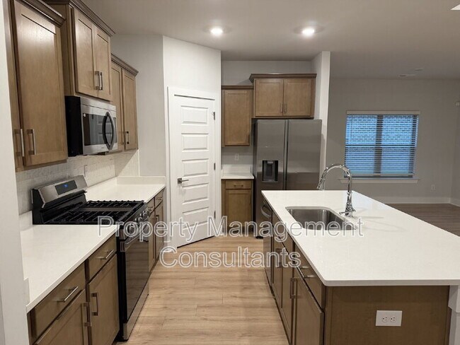 Building Photo - 14872 Demarie Ln