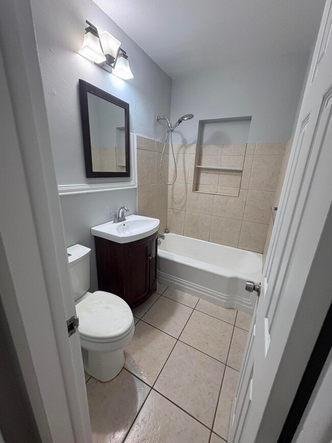 Building Photo - 1340 NW 5th Ave