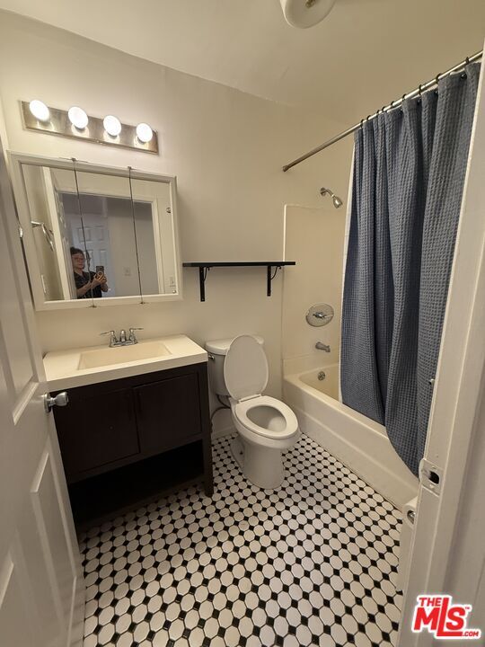 Building Photo - 1444 Manzanita St
