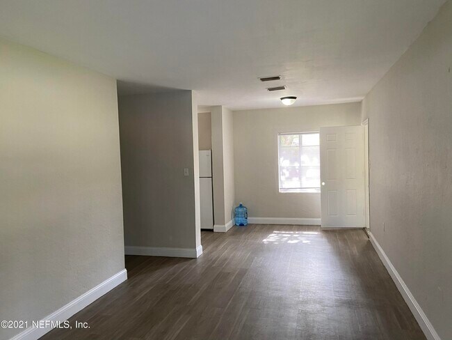 Building Photo - 5366 Baycrest Rd