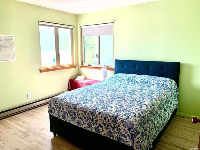 Building Photo - 155 Sound Ave