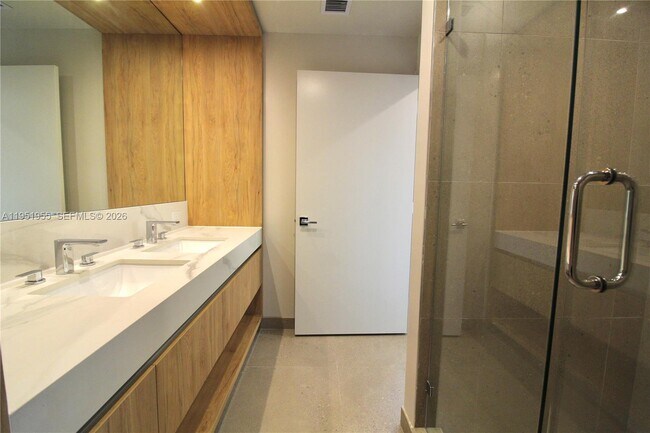 Building Photo - 698 NE 1st Ave