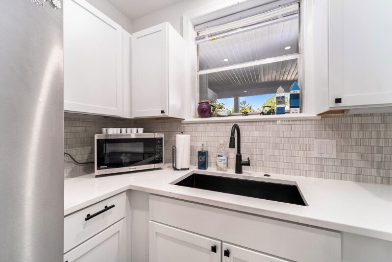 Building Photo - 427 Carol St