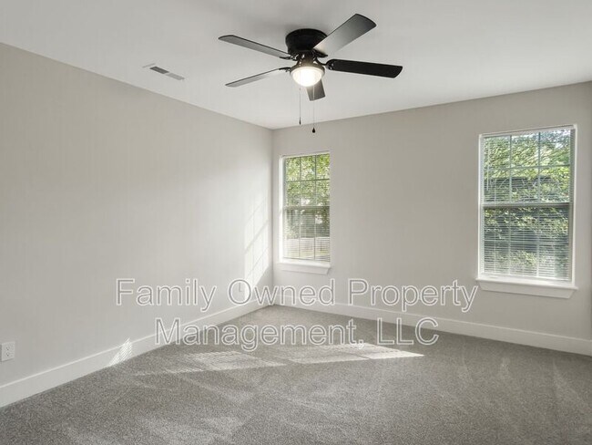 Building Photo - 105 Mallory Dr