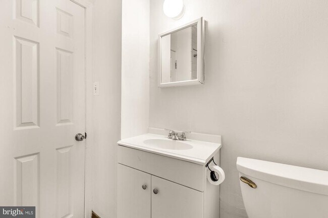 Building Photo - 1102 K St SE