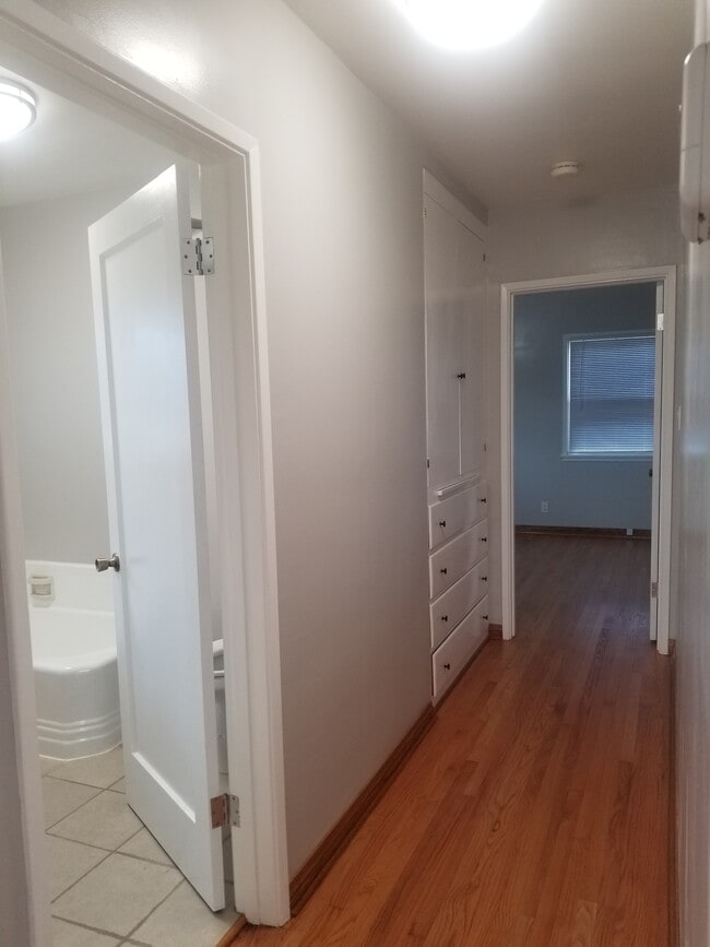 Building Photo - 5165 Carlingford Ave