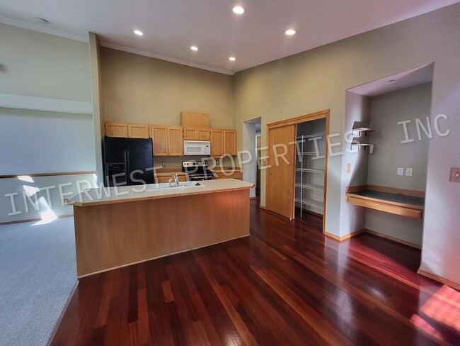 Building Photo - Spacious 3Bd Ba Ranch Style Home With A/C,...