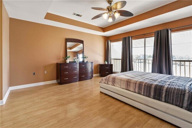 Building Photo - 1057 Marina Dr