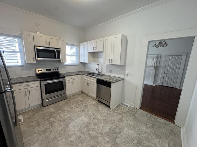 Building Photo - 303 S Yadkin Ave