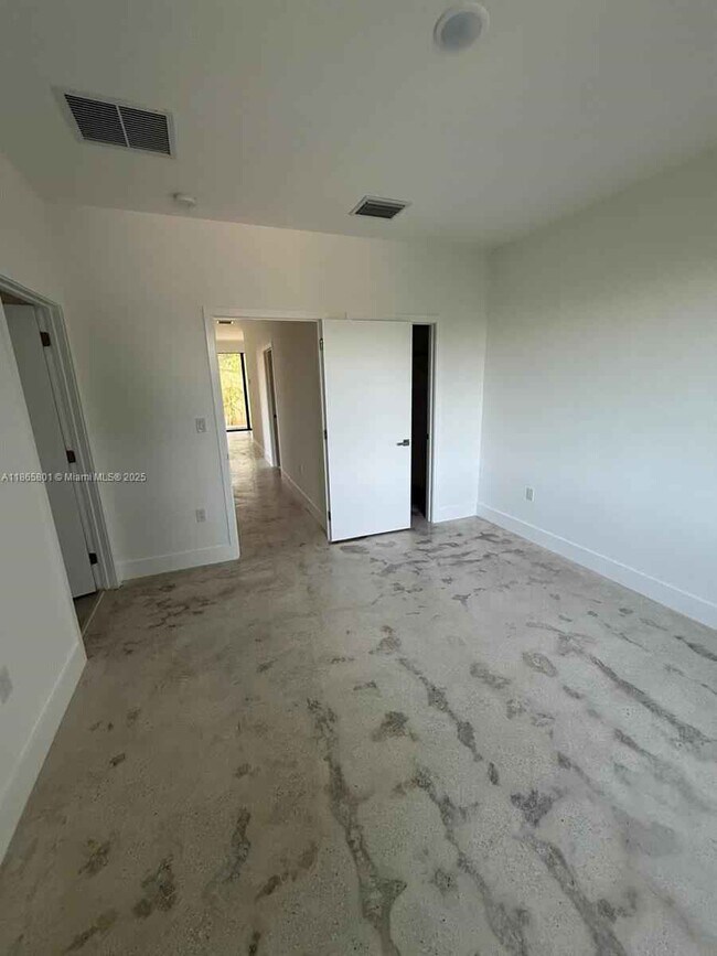 Building Photo - Northwest 99th Terrace, Miami, FL 33147 - 4 BR 3 BA townhouse
