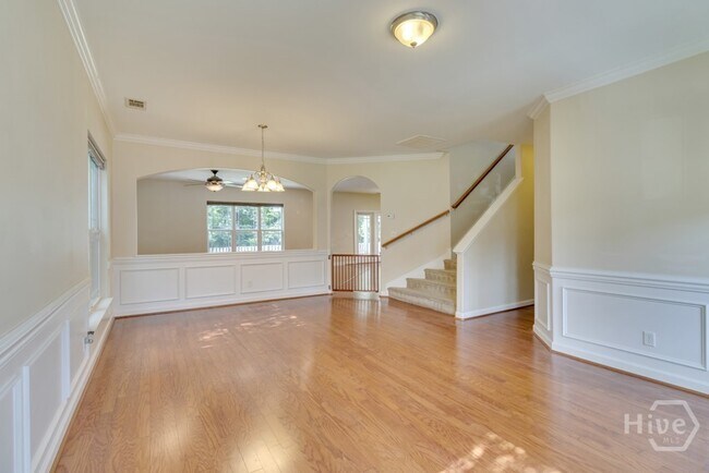 Building Photo - 127 Magnolia Dr