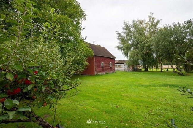 Building Photo - 3 Bedroom 1800 sq ft Cute Farm House with Acreage for Animals/Livestock