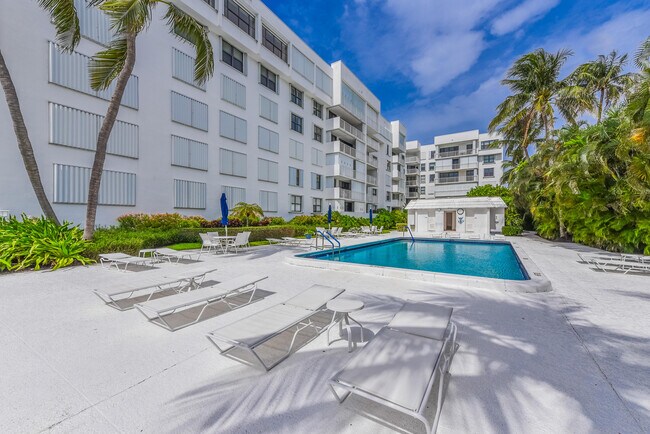 Building Photo - 2860 S Ocean Blvd