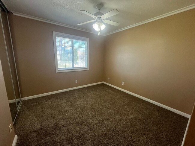 Building Photo - Spacious 4bed 2bath home in Elverta!