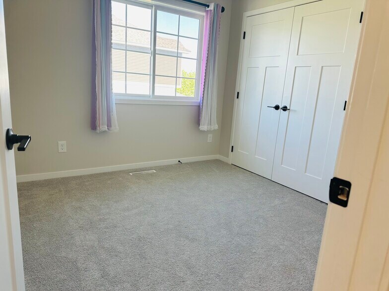 Building Photo - 634 Shardlow Ln NE