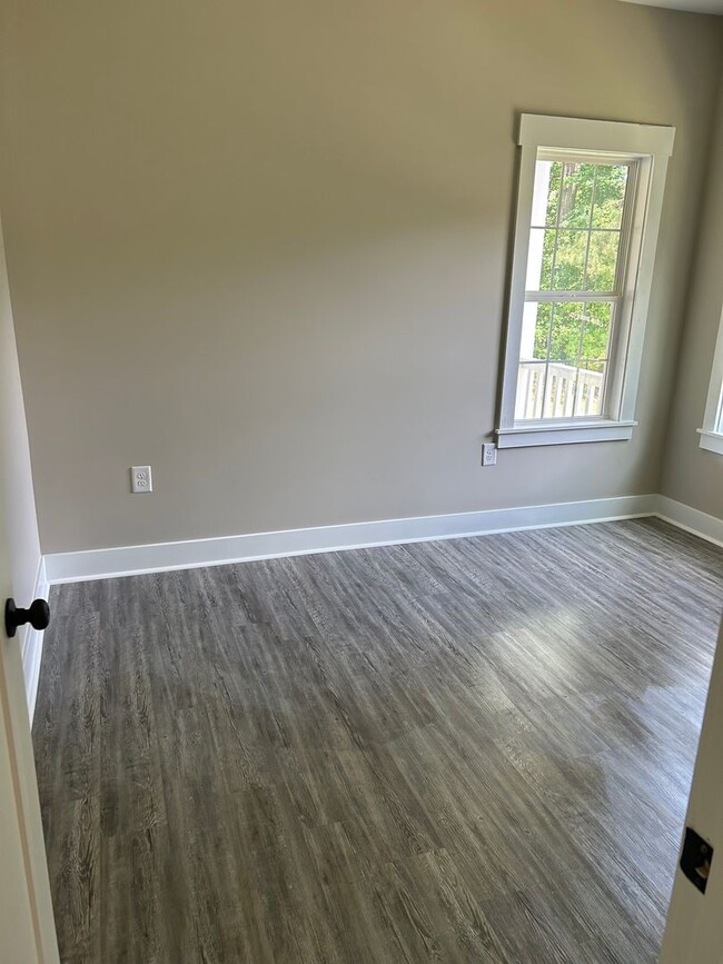 Building Photo - Stunning New Build 3 bedroom 2.5 Bath Home...