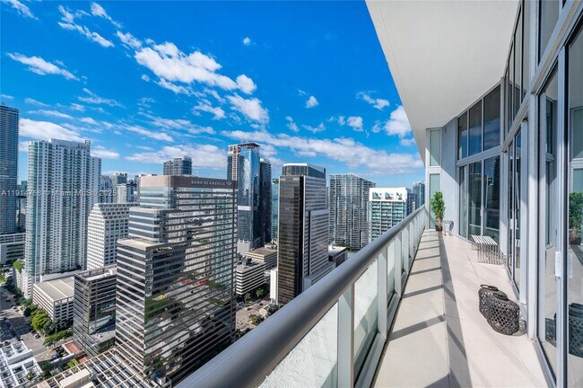 Building Photo - 495 Brickell Ave