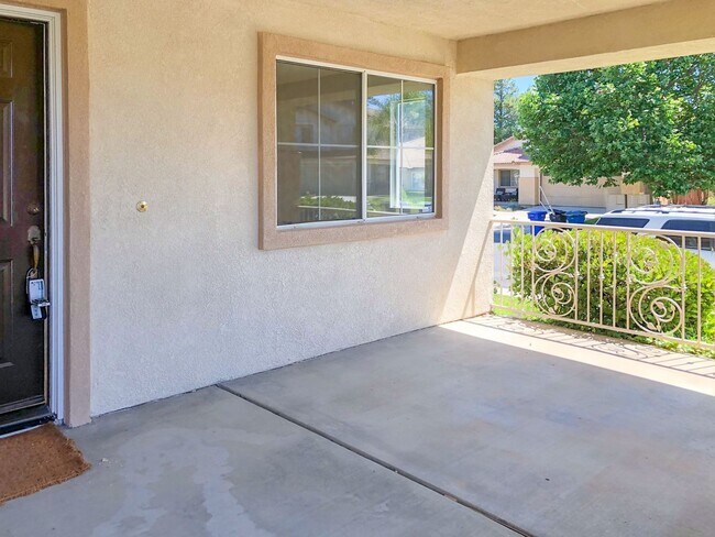 Building Photo - 3 Bedroom Home in the Desirable Paloma Del...