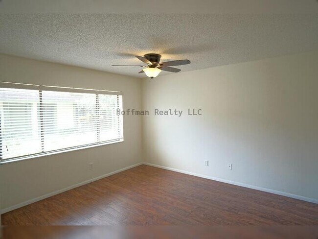 Building Photo - 2-Bed, 2-Bath Condo in Meadowood Community Temple Terrace