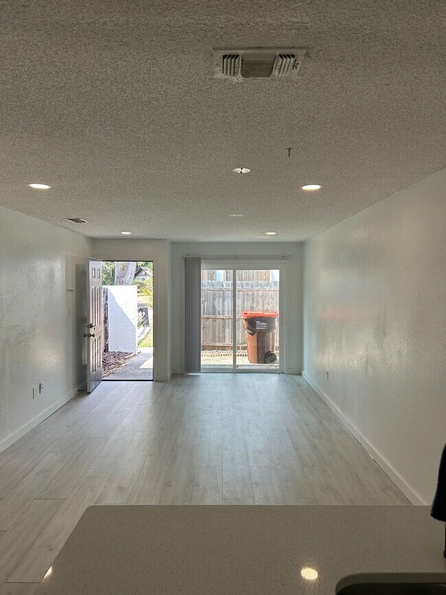 Building Photo - 2955 SE 53rd Ct