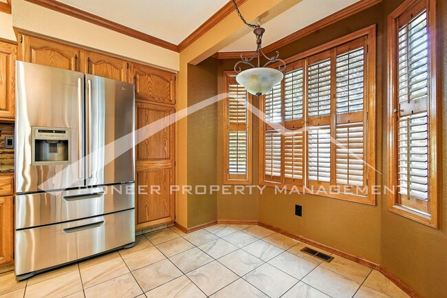 Building Photo - Stunning Home with Central AC and 2-Car Ga...