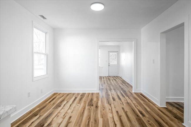 Building Photo - 1609 Buren St