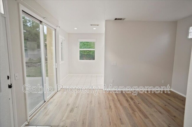 Building Photo - 27870 Crown Ct Cir