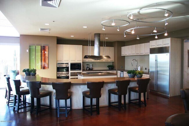 Building Photo - 3607 E Salter Dr