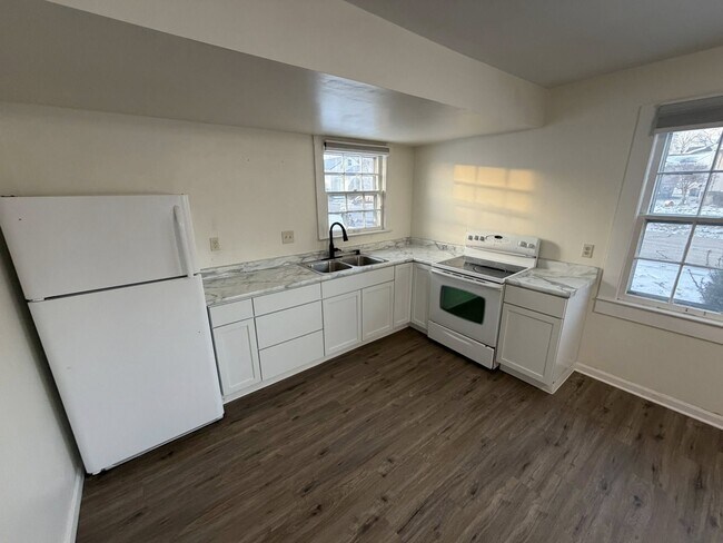 Building Photo - 932 Headley St