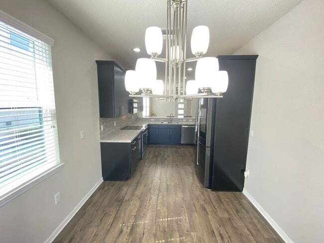 Building Photo - 2609 Amati Dr