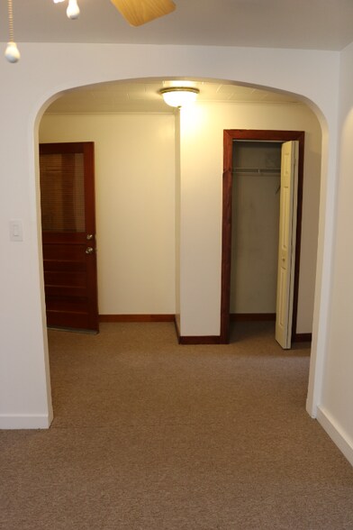 Building Photo - 239 Elm St