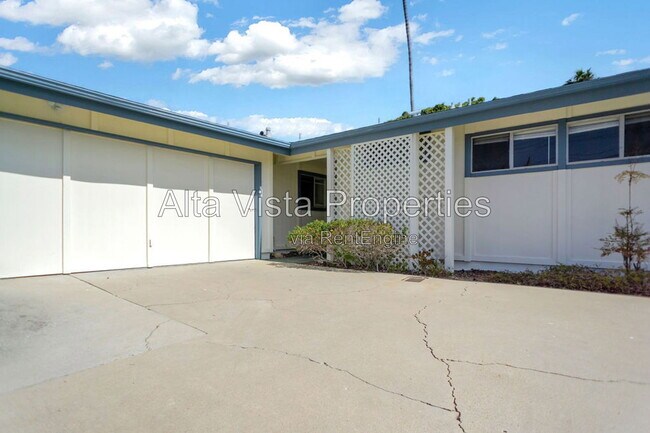 Building Photo - 5633 Scripps St