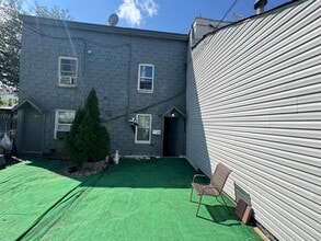 Building Photo - 423 4th St