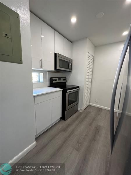 Building Photo - 401 SW 86th Ave