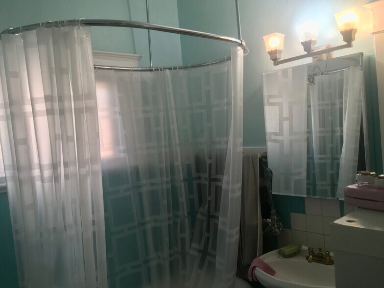 Building Photo - 32 23rd Ave