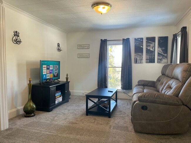 Building Photo - 208 Hudson St