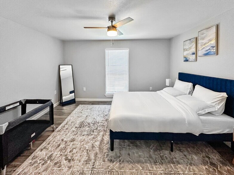 Building Photo - 16951 Addison Rd