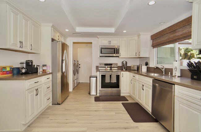 Building Photo - 15341 Vermont St